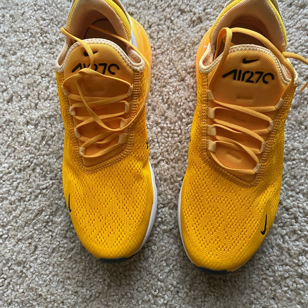 University Gold AirMax 270